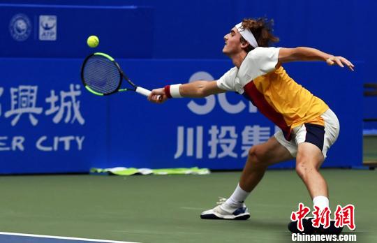 他向球员们 他向球员们